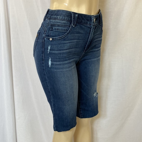 SALE!!! DEMOCRACY Tummy Control Size 6 Raw Hem DISTRESSED Bermuda Shorts NWOT - Picture 4 of 7